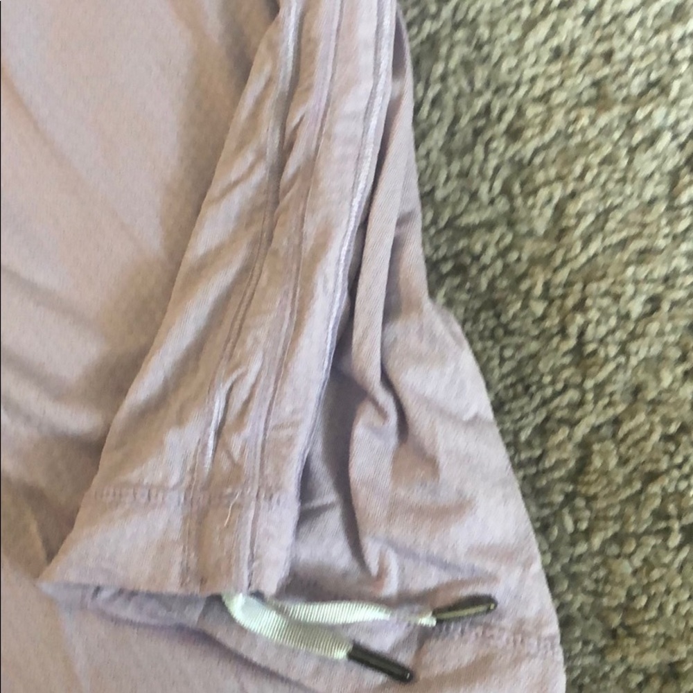 Lululemon - Picture 3 of 5